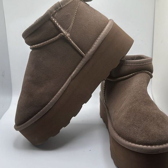 CUSHIONAIRE Women's Genuine Suede pull on platform boot +Memory Foam 7.5 TAUPE - Picture 7 of 7